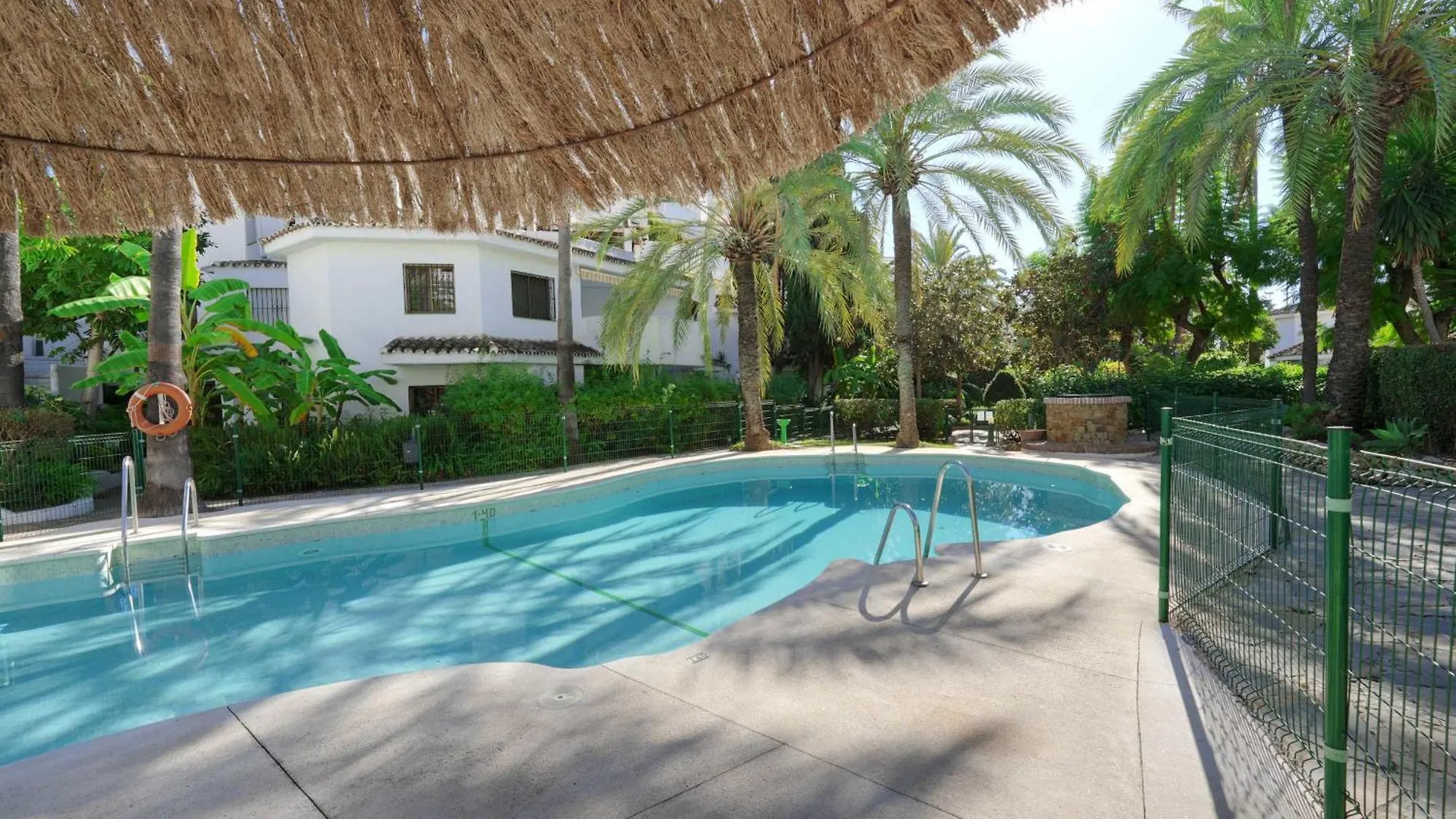 2033 Modern 3 Bed Large Terrace With Sun Loungers Apartment Marbella