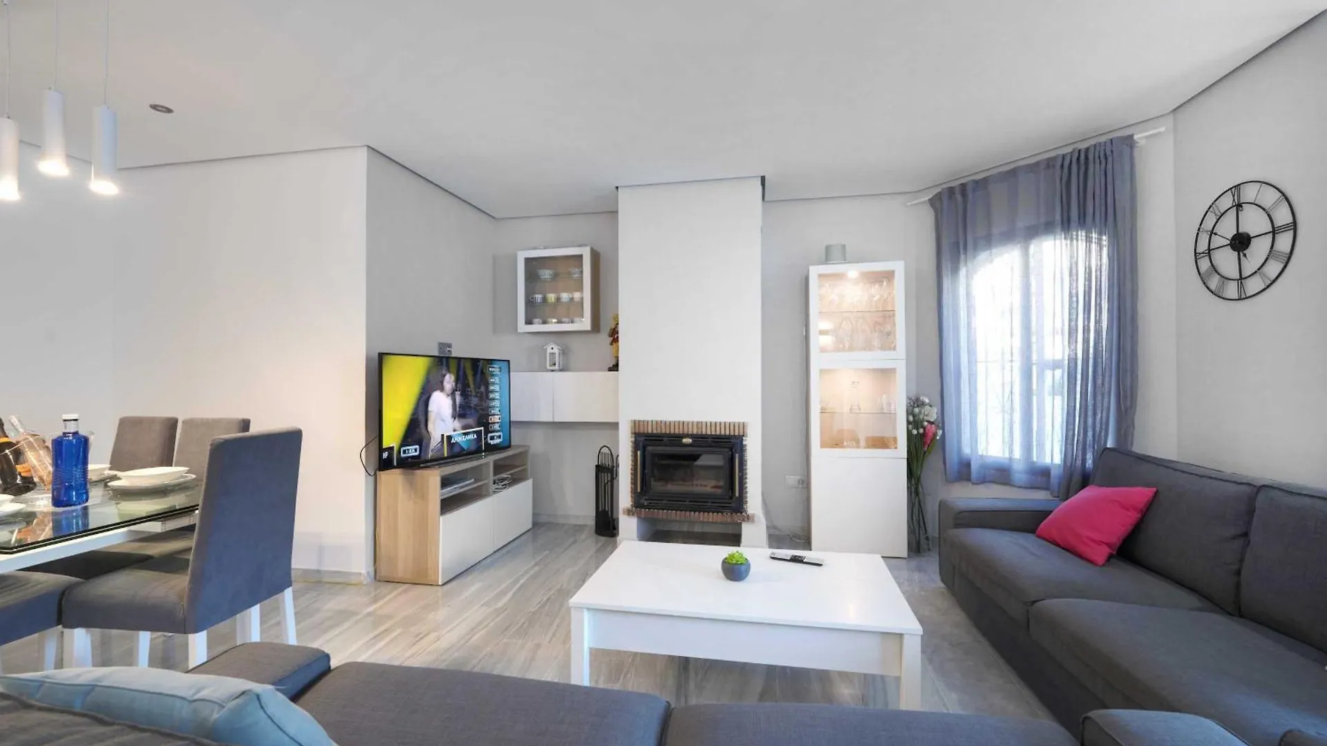 2033 Modern 3 Bed Large Terrace With Sun Loungers contacts