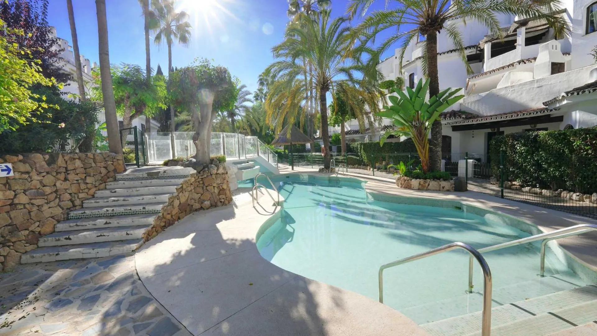 2033 Modern 3 Bed Large Terrace With Sun Loungers Lägenhet Marbella Spanien