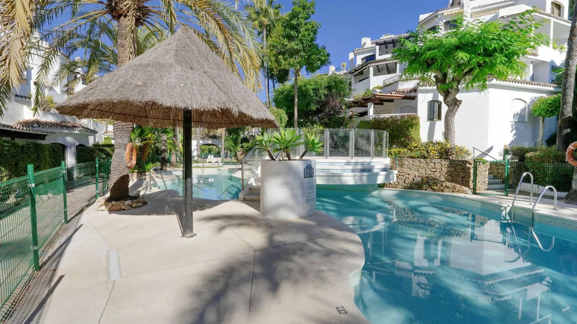 2033 Modern 3 Bed Large Terrace With Sun Loungers Lägenhet Marbella