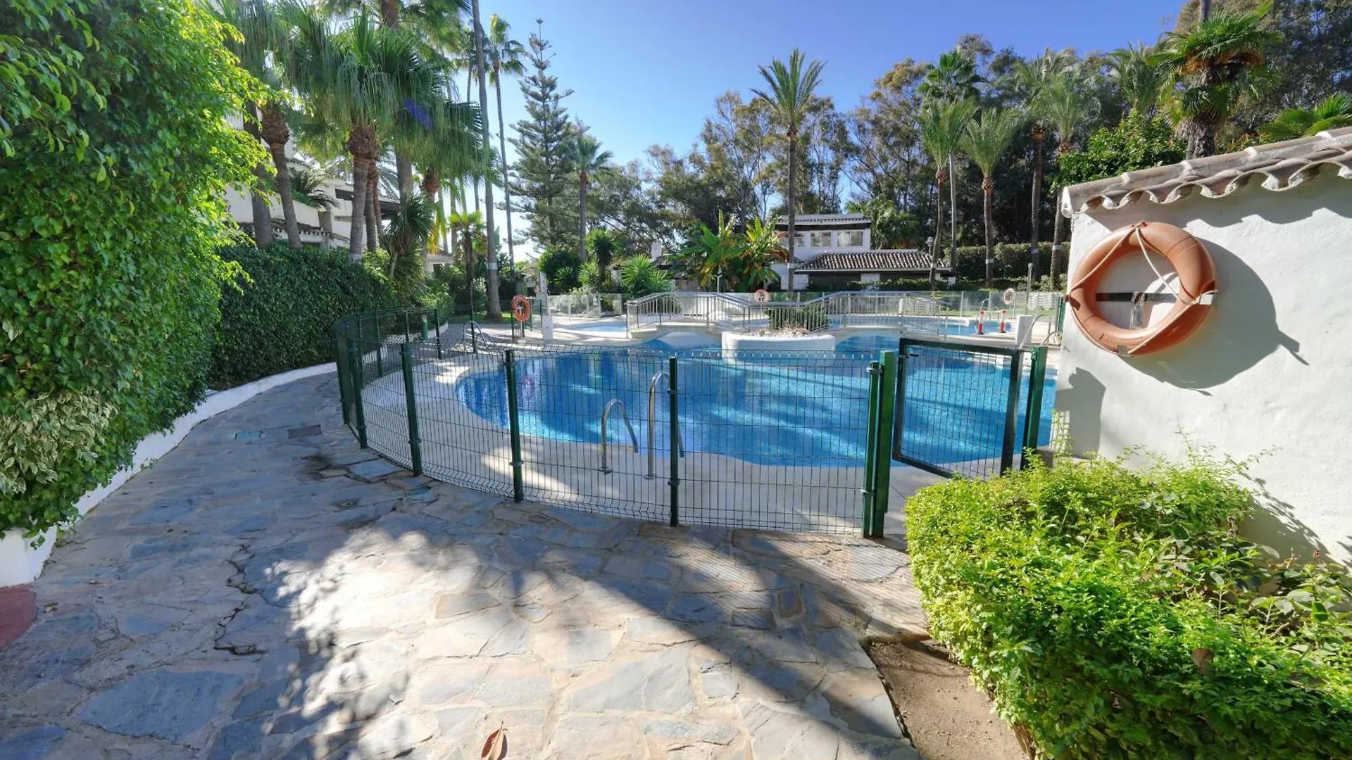 2033 Modern 3 Bed Large Terrace With Sun Loungers Lägenhet Marbella