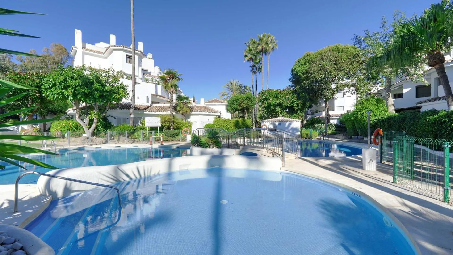 2033 Modern 3 Bed Large Terrace With Sun Loungers Lägenhet Marbella