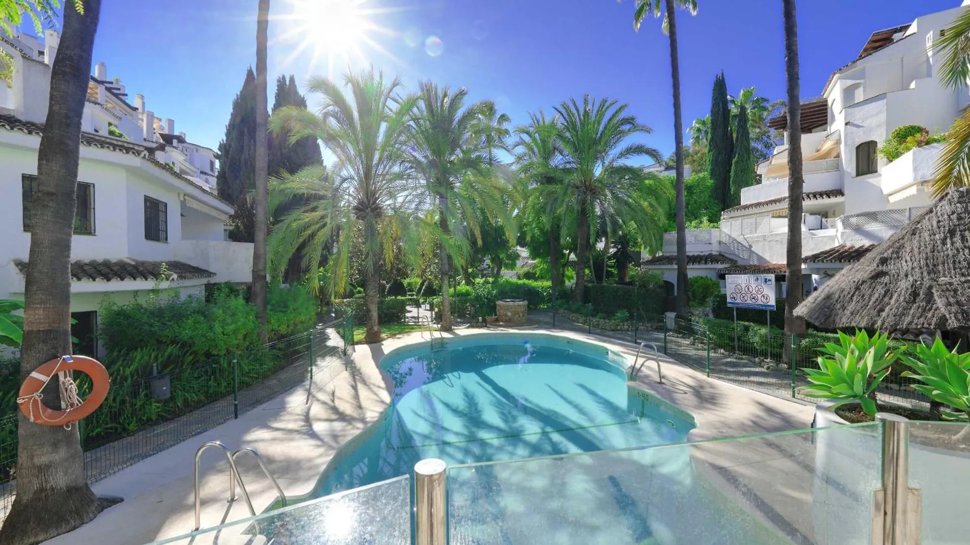 2033 Modern 3 Bed Large Terrace With Sun Loungers Lägenhet Marbella