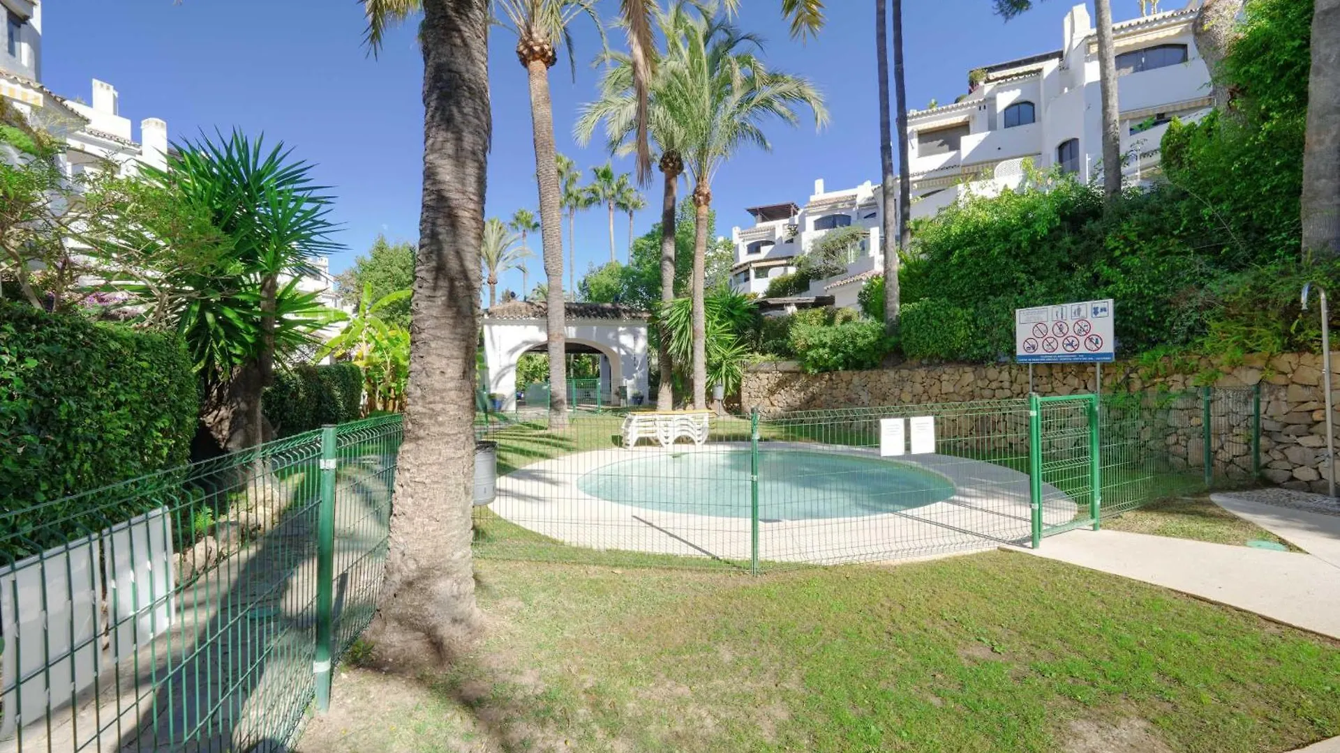 2033 Modern 3 Bed Large Terrace With Sun Loungers Lägenhet Marbella