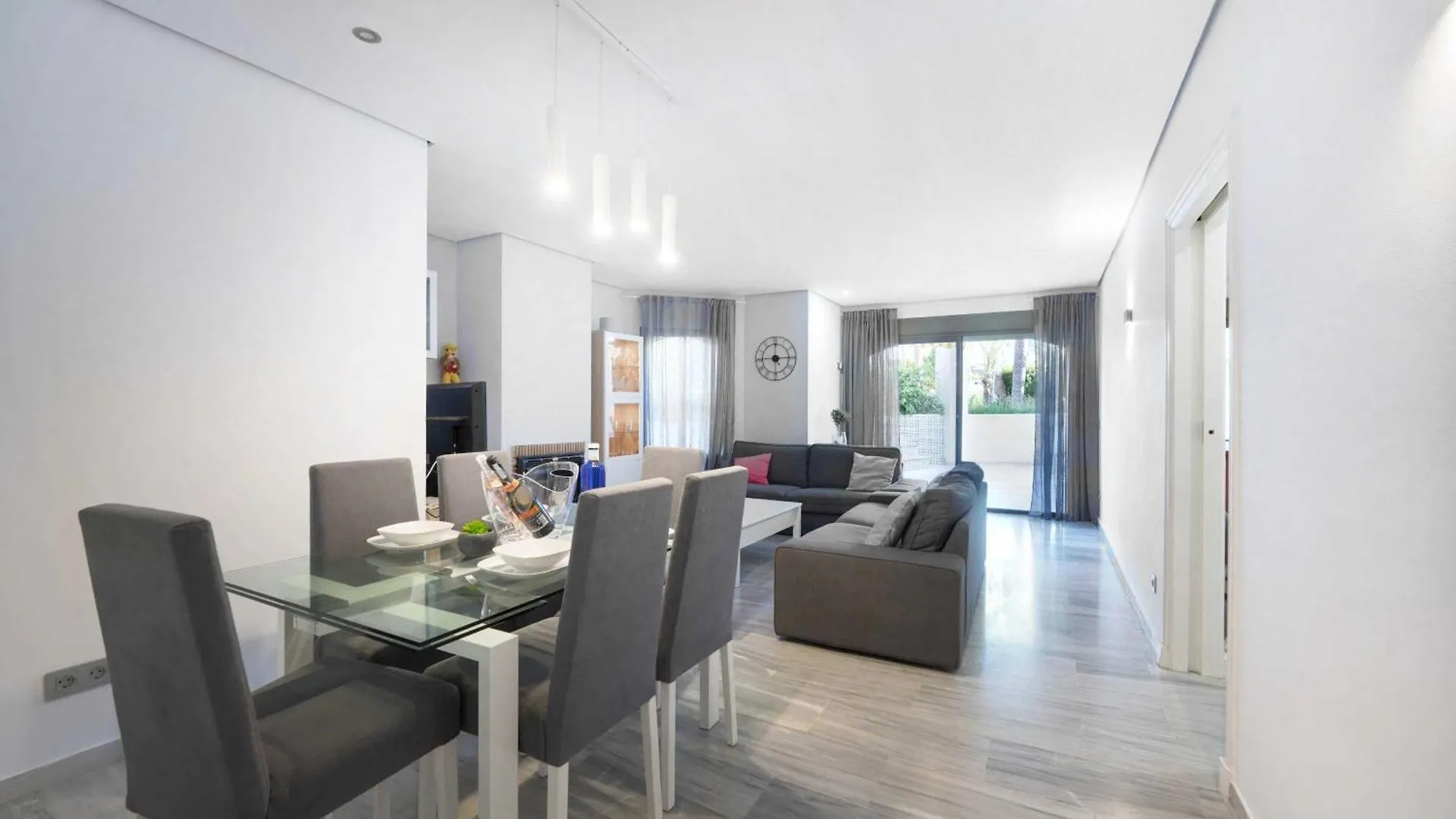 2033 Modern 3 Bed Large Terrace With Sun Loungers Lägenhet Marbella