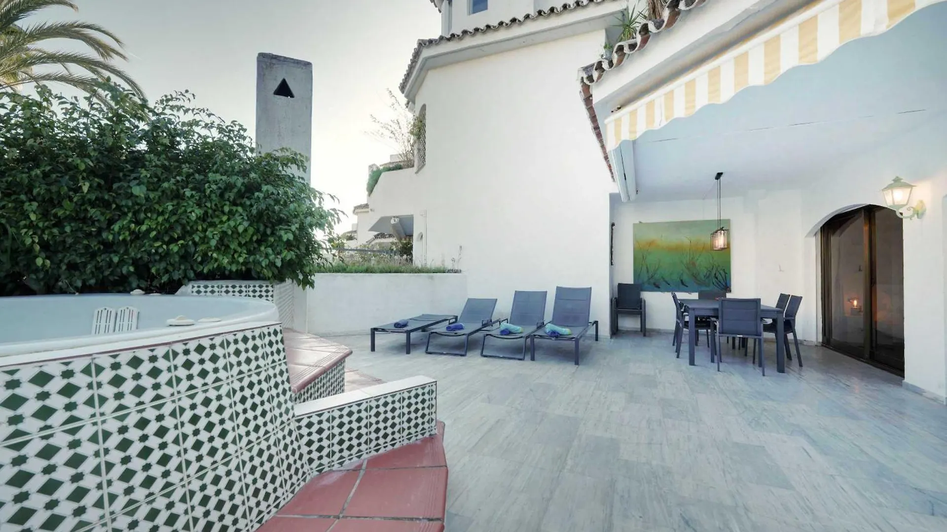 2033 Modern 3 Bed Large Terrace With Sun Loungers Lägenhet Marbella