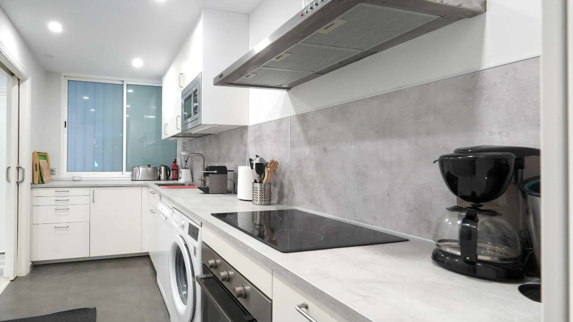 2033 Modern 3 Bed Large Terrace With Sun Loungers Lägenhet Marbella 0*,  Spanien