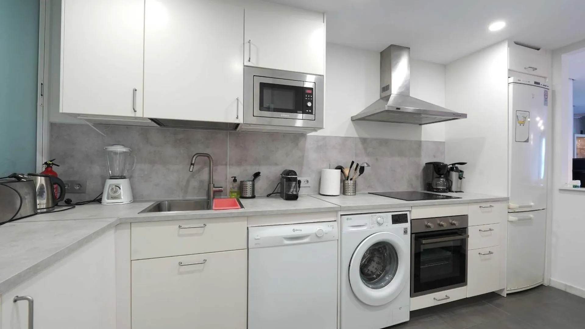 2033 Modern 3 Bed Large Terrace With Sun Loungers Lägenhet Marbella Spanien