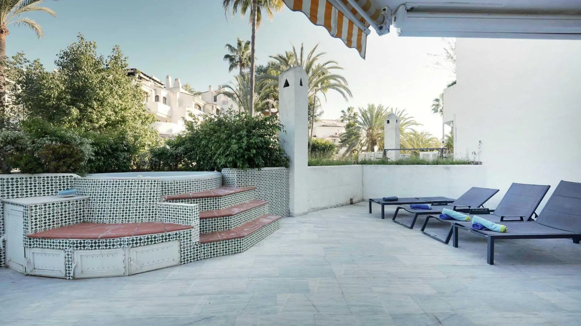 2033 Modern 3 Bed Large Terrace With Sun Loungers Lägenhet Marbella